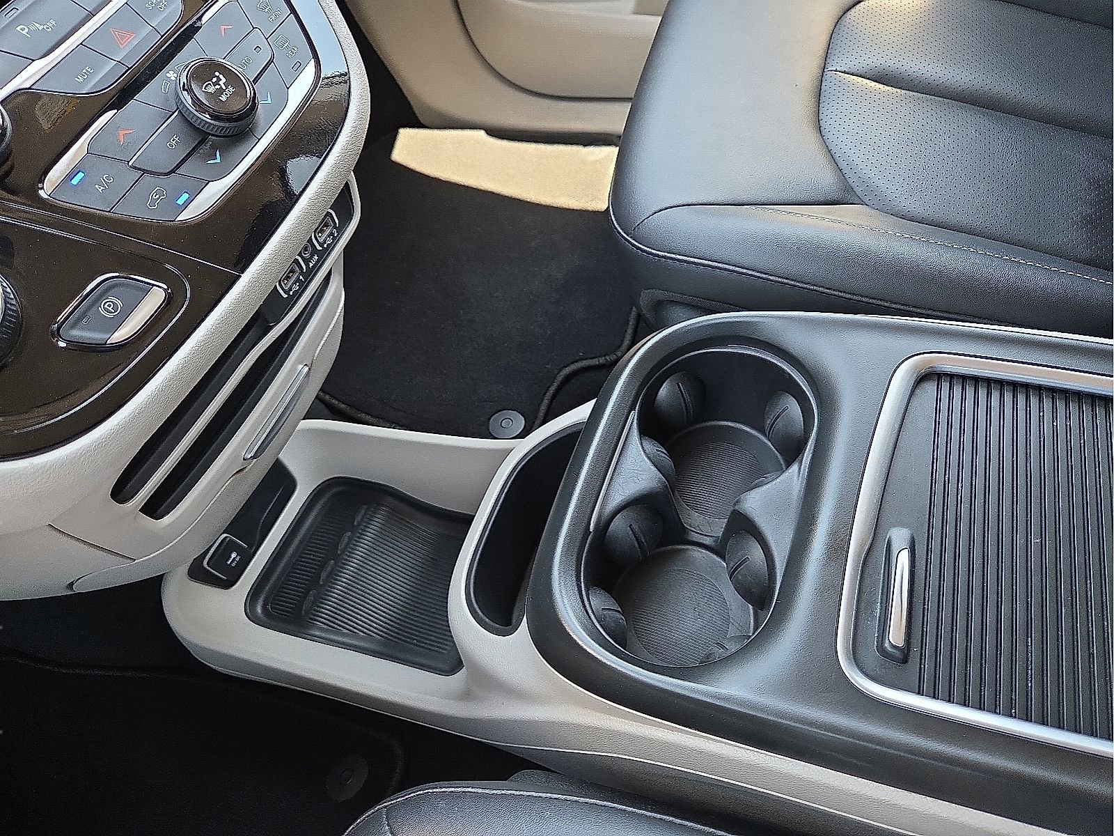 Used 2024 Chrysler Pacifica Touring-L FWD image 25