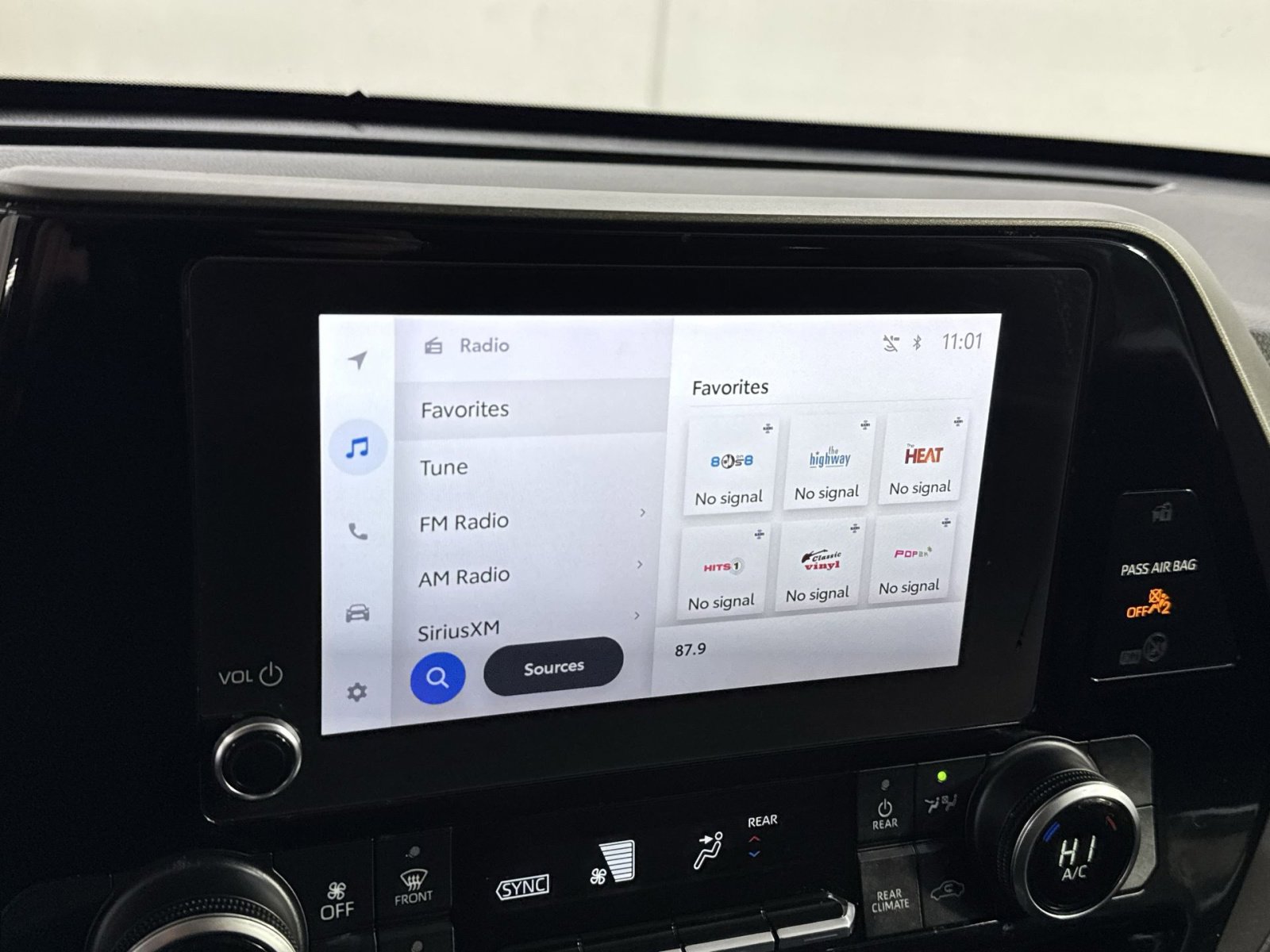 Used 2023 Toyota Highlander L image 22