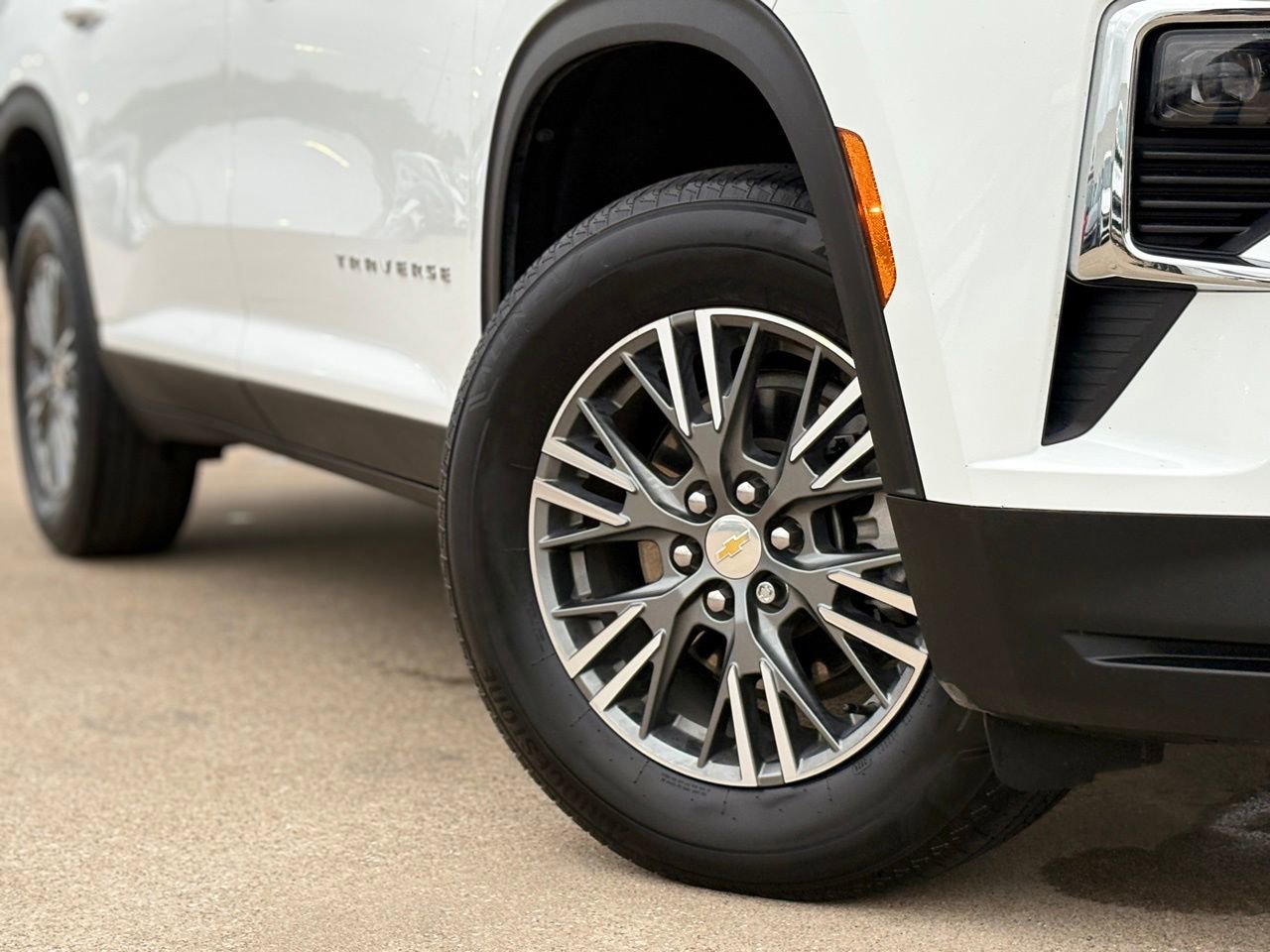 Used 2025 Chevrolet Traverse LT image 11