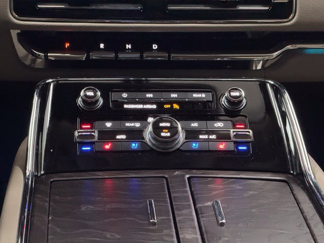 Used 2024 Lincoln Navigator Reserve AWD/4WD image 17