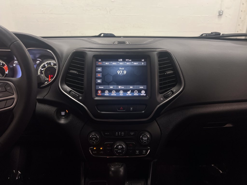 Used 2022 Jeep Cherokee Latitude Lux FWD image 18