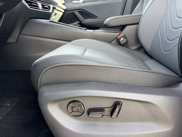 New 2025 Volkswagen Tiguan SE image 12