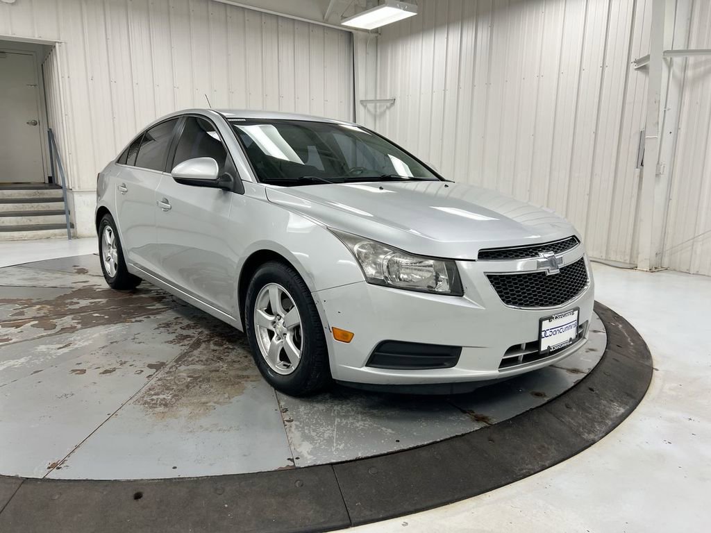Used 2014 Chevrolet Cruze LT FWD image 2