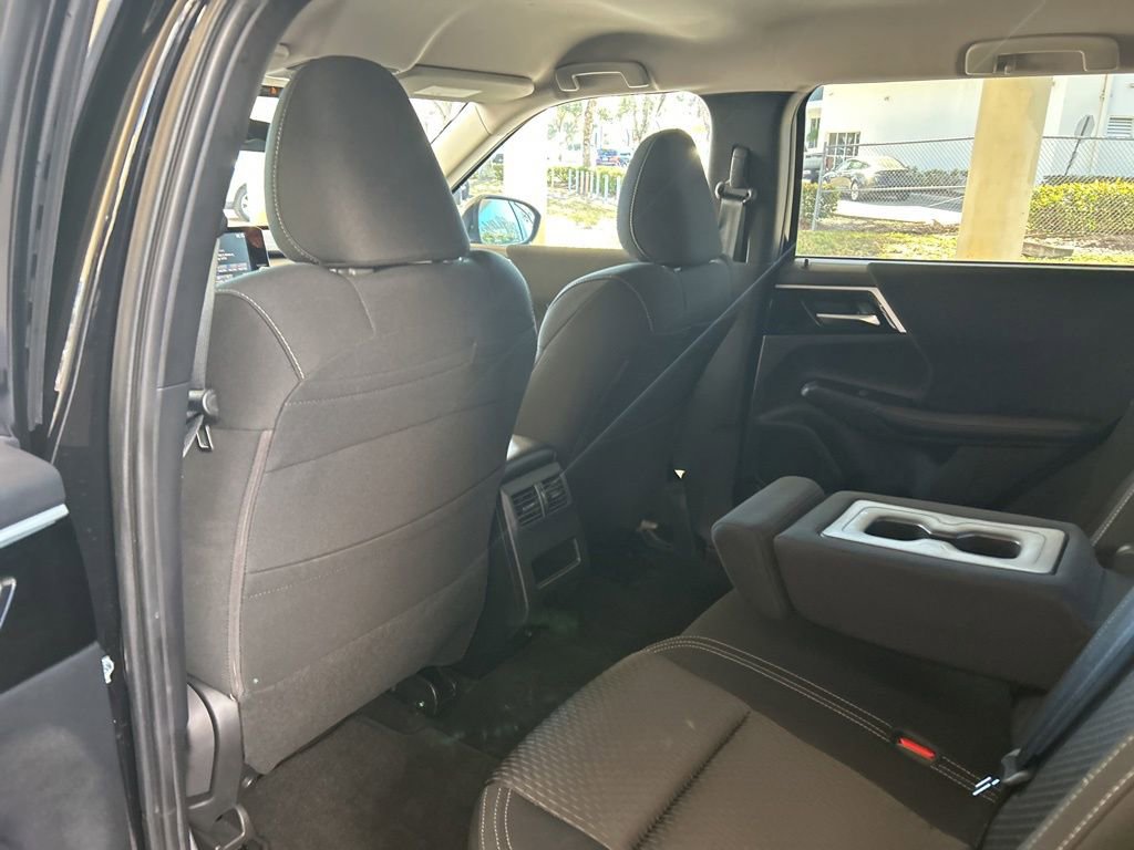 Used 2023 Mitsubishi Outlander ES image 34