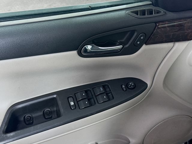 Used 2015 Chevrolet Impala LT w/ LT Sunroof Package FWD image 18