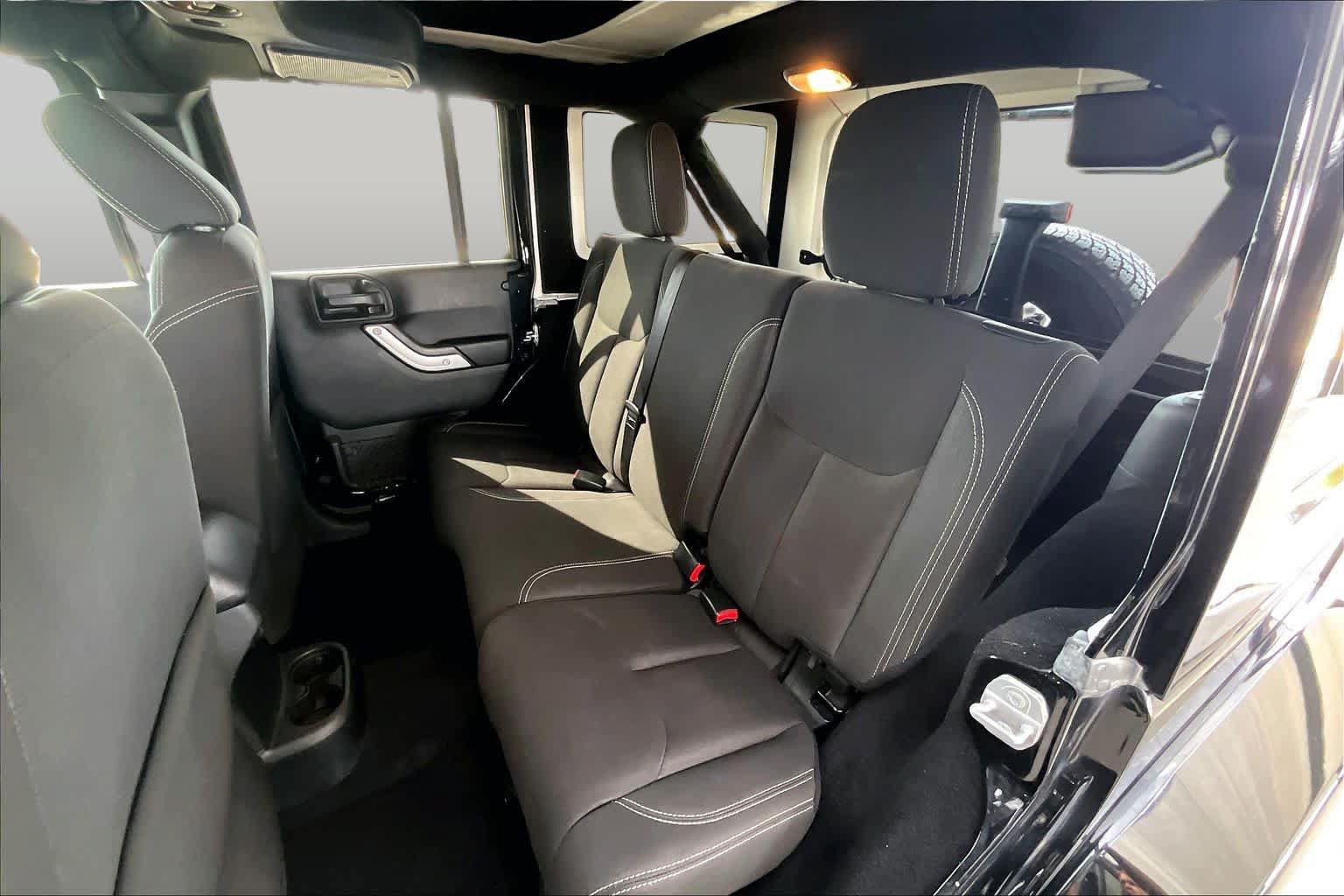 Used 2017 Jeep Wrangler Unlimited Sahara AWD/4WD image 19