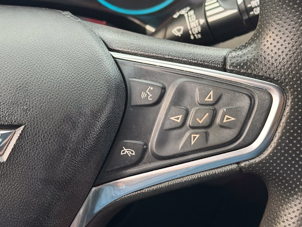 Used 2020 Chevrolet Equinox LS AWD/4WD image 19