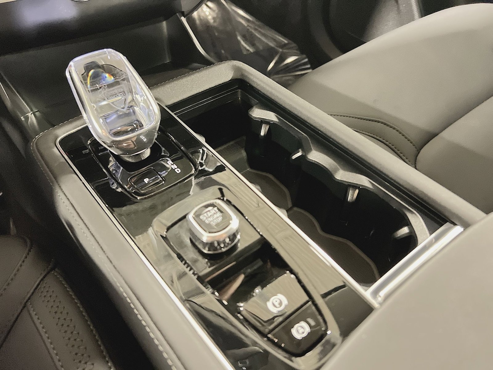 Used 2025 Volvo XC90 B6 Plus image 22