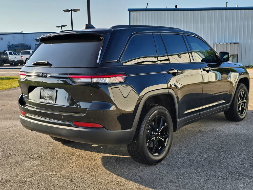 Used 2025 Jeep Grand Cherokee Altitude image 5