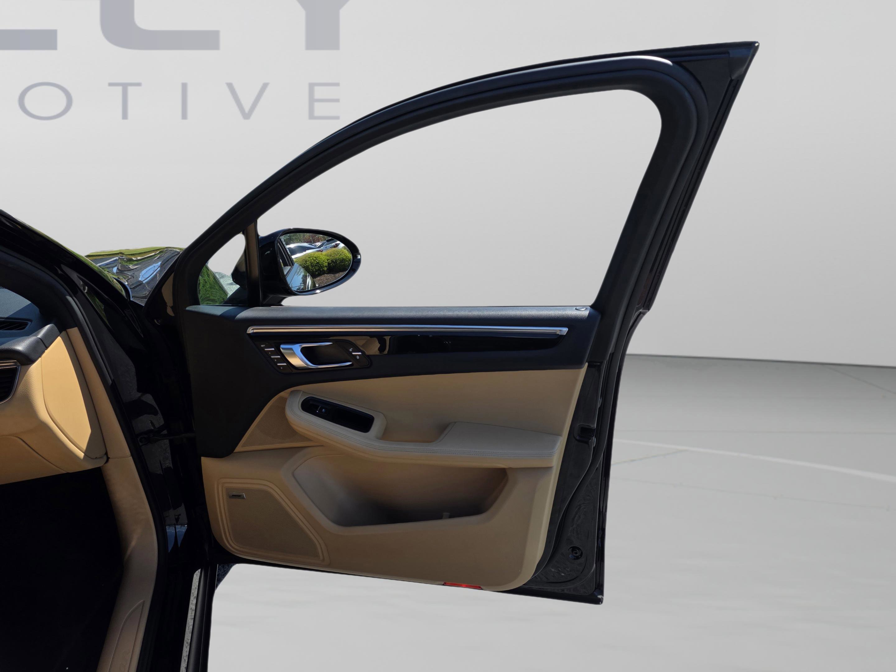 Used 2018 Porsche Macan image 15