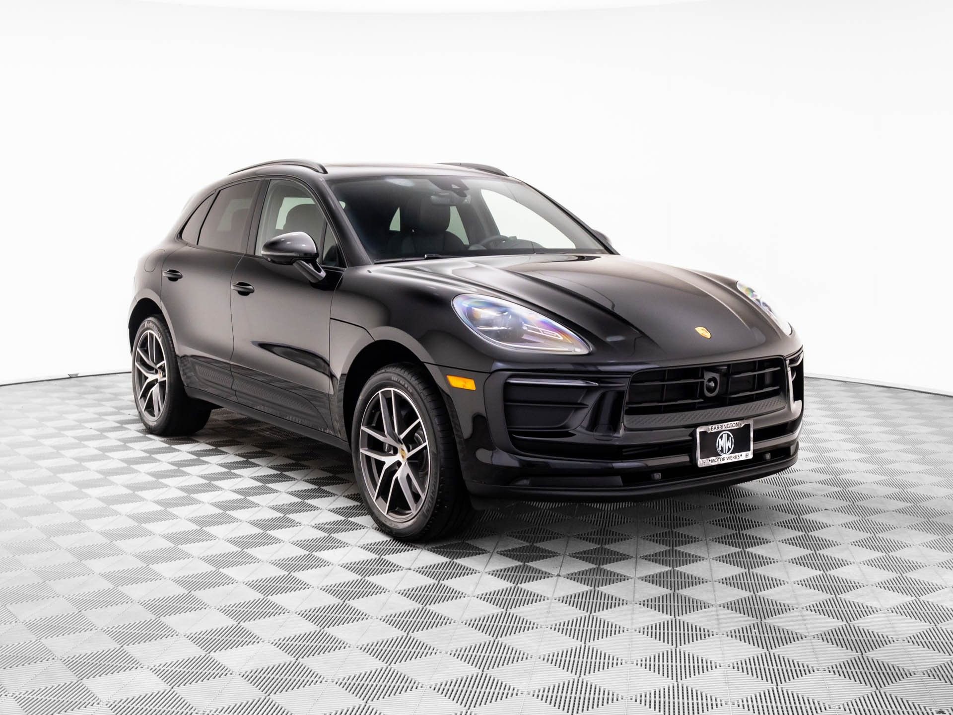Certified 2026 Porsche Macan AWD/4WD image 6