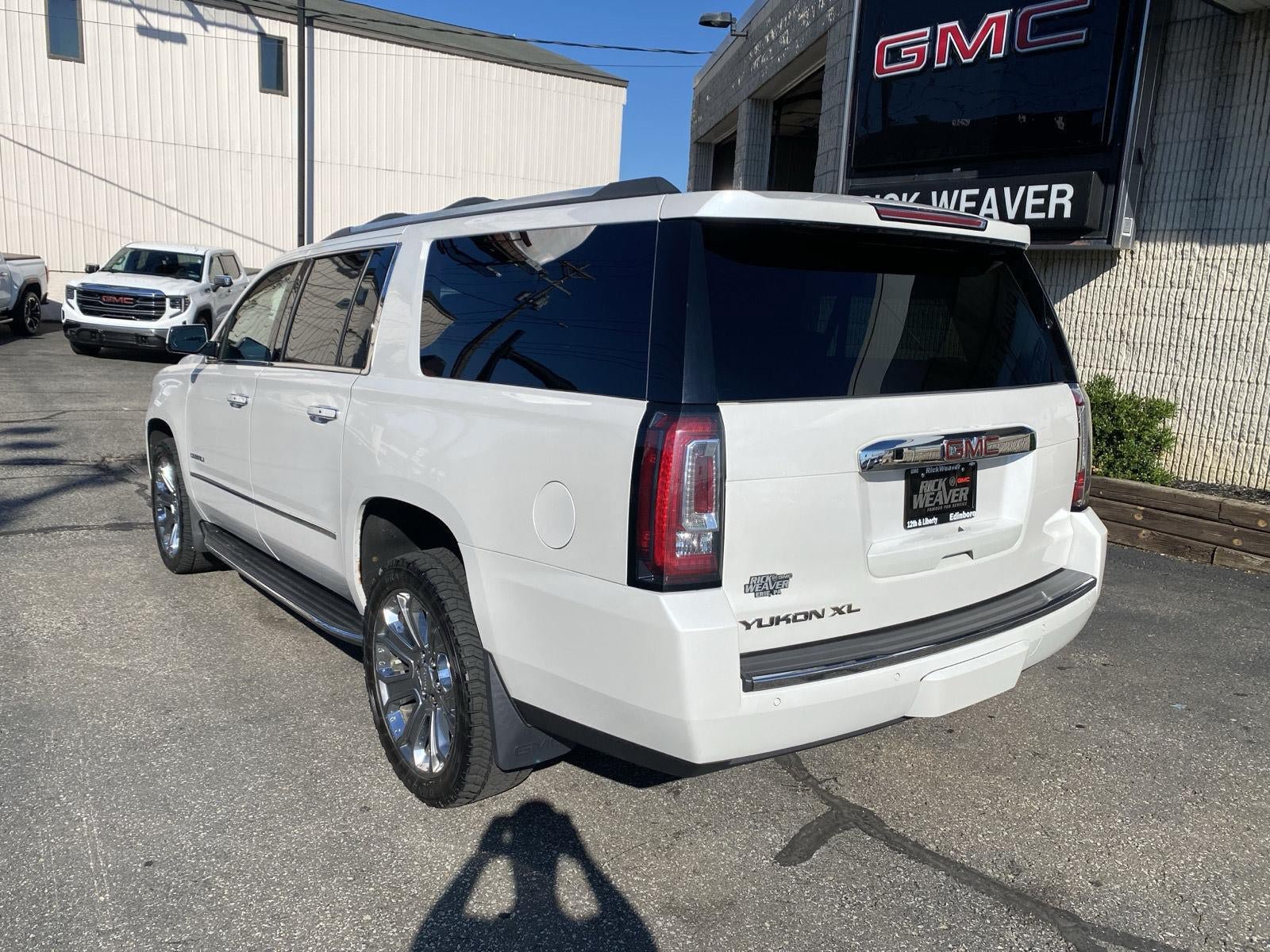 Used 2017 GMC Yukon XL Denali w/ Open Road Package AWD/4WD image 4