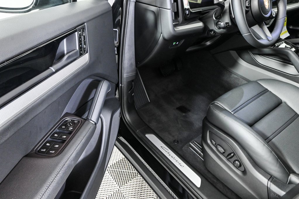 Certified 2025 Porsche Cayenne Coupe image 8
