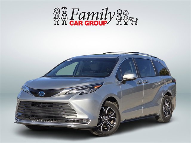 Used 2025 Toyota Sienna Platinum image 1