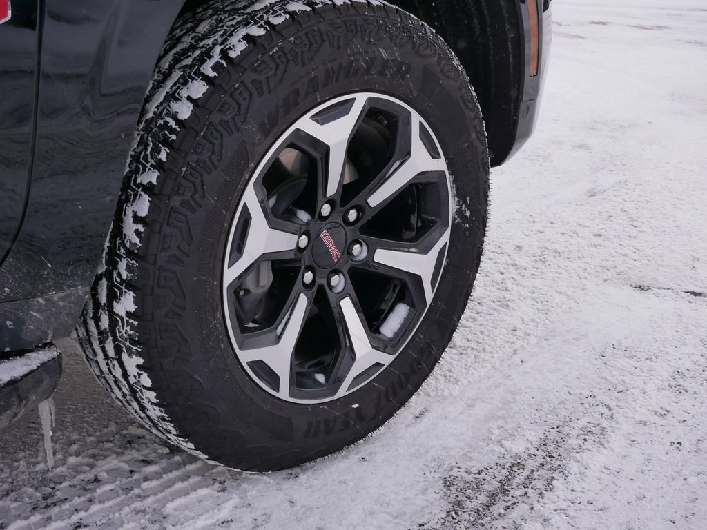 Used 2025 GMC Yukon XL AT4 image 9