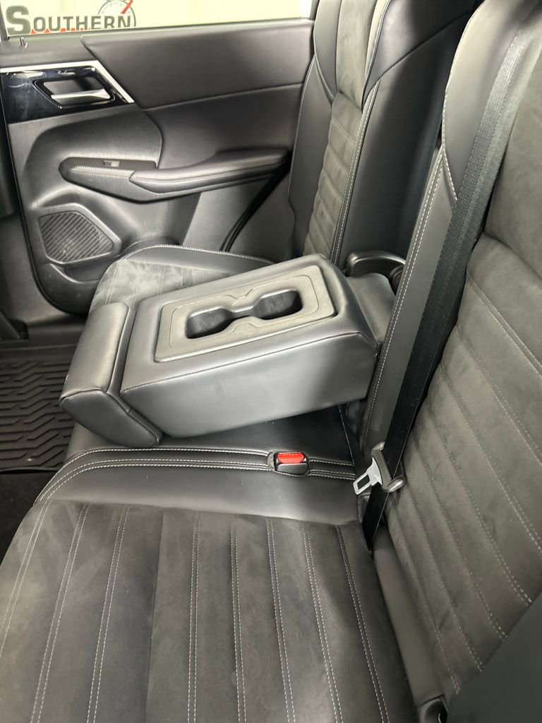 Used 2024 Mitsubishi Outlander SE Black Edition image 16