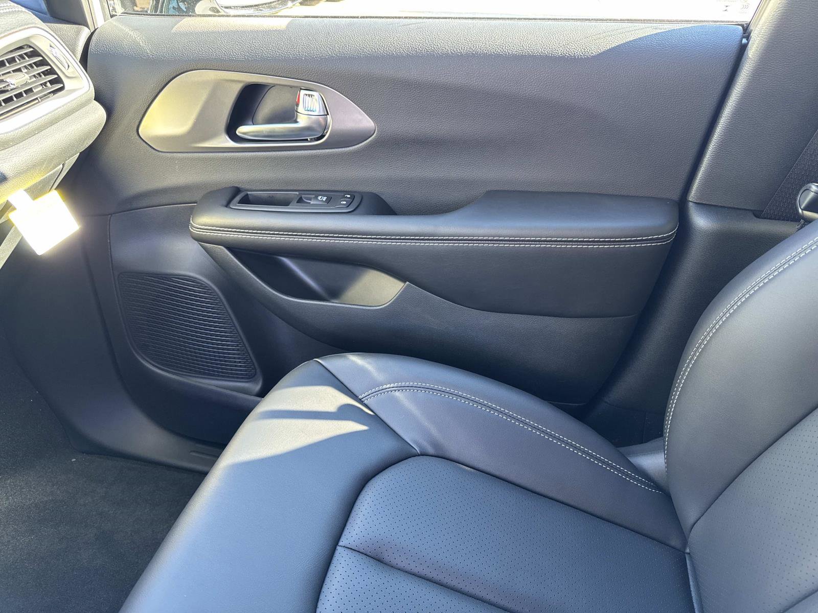 New 2026 Chrysler Pacifica Select image 22