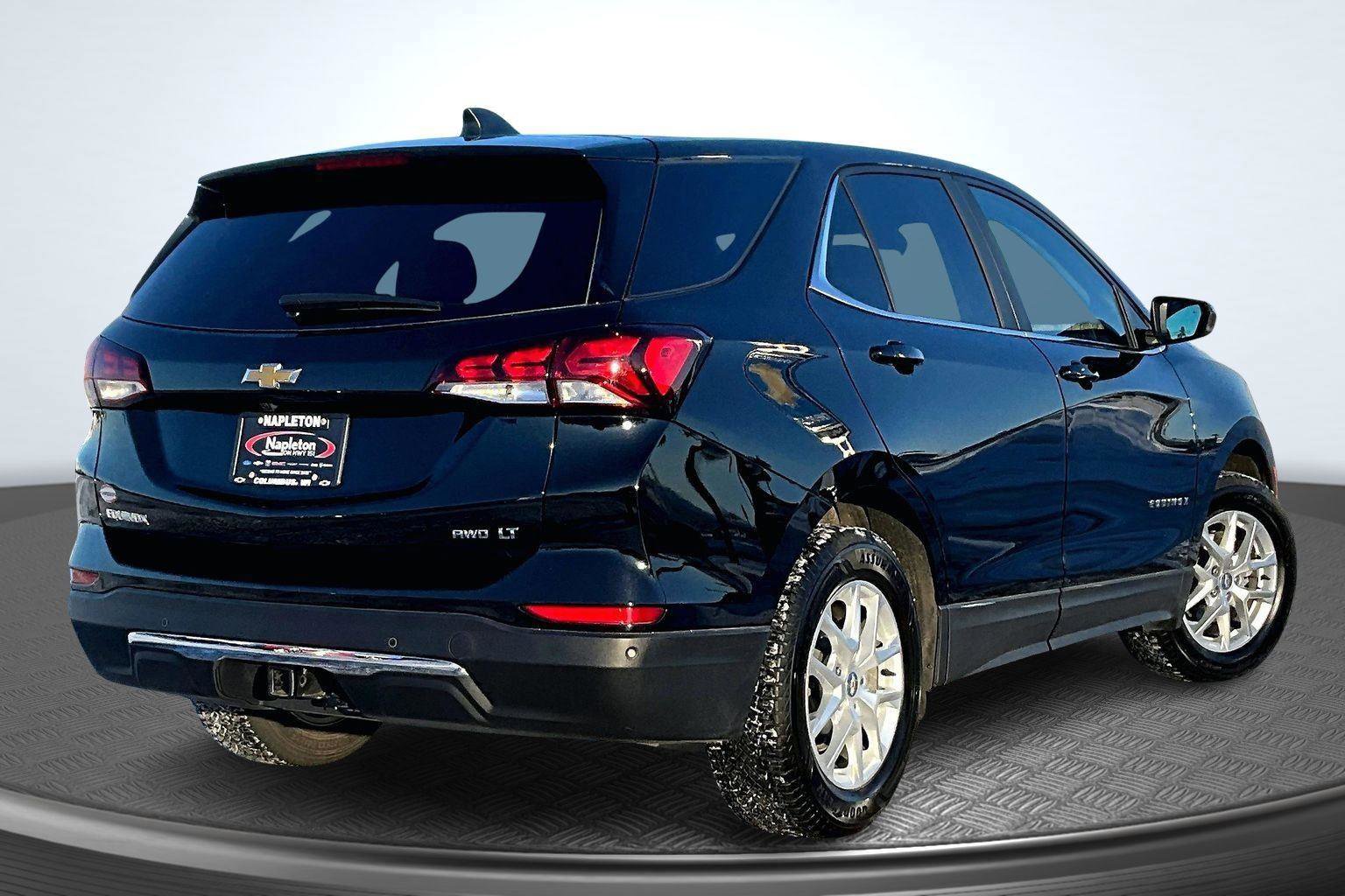 Used 2024 Chevrolet Equinox LT image 2