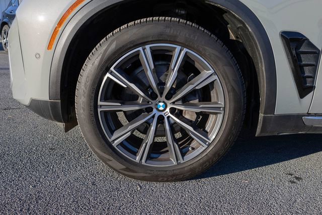 Certified 2025 BMW X5 xDrive40i w/ Parking Assistance Package image 5