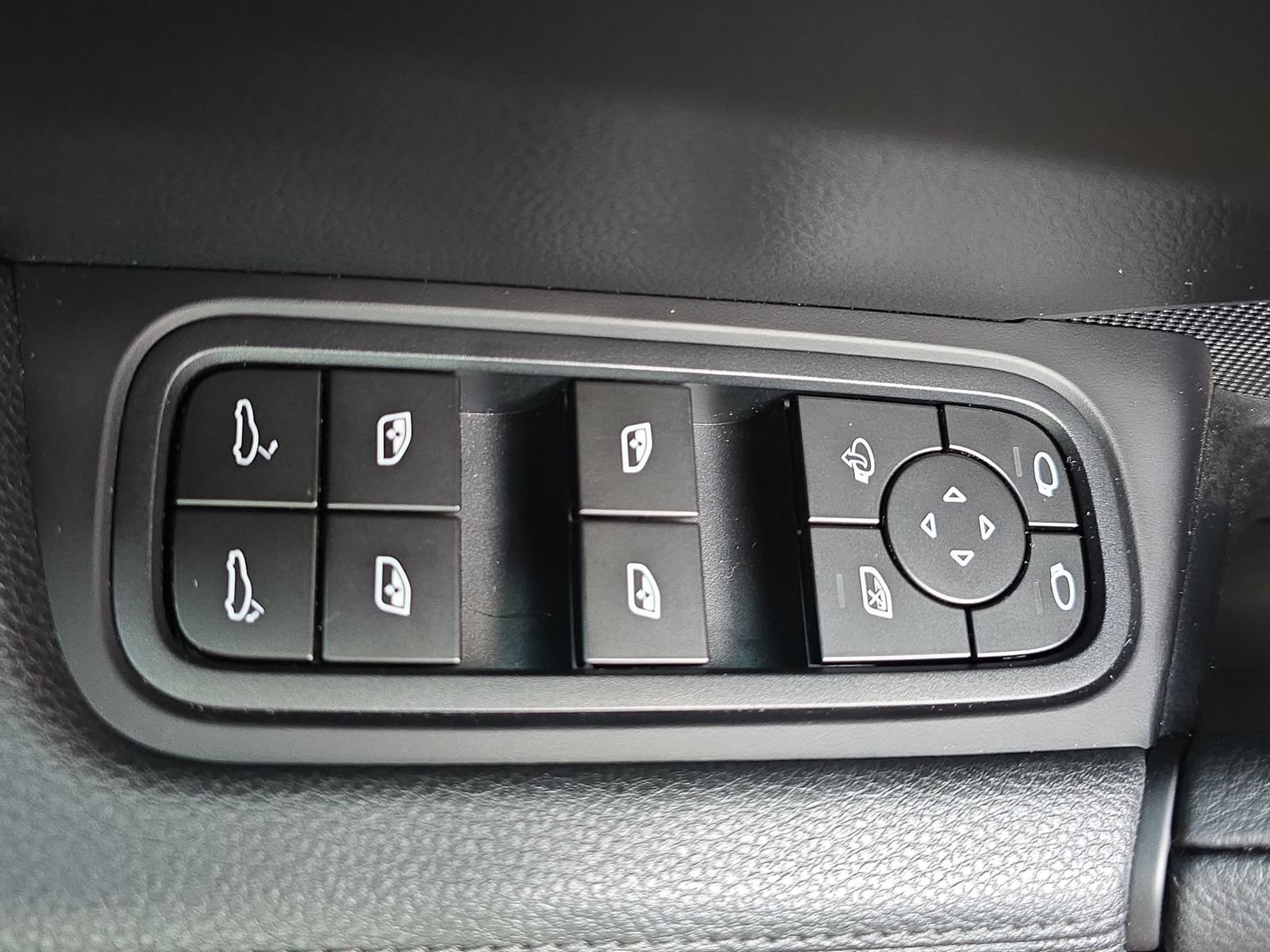 Certified 2025 Porsche Cayenne AWD/4WD image 15