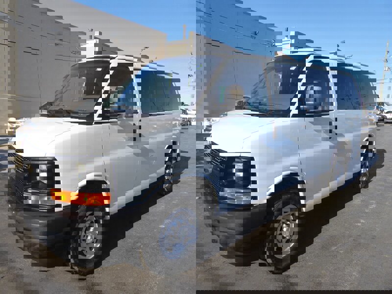 Used 2017 Chevrolet Express 2500 LS image 3