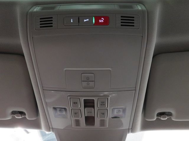 Used 2024 Volkswagen Tiguan SE image 32