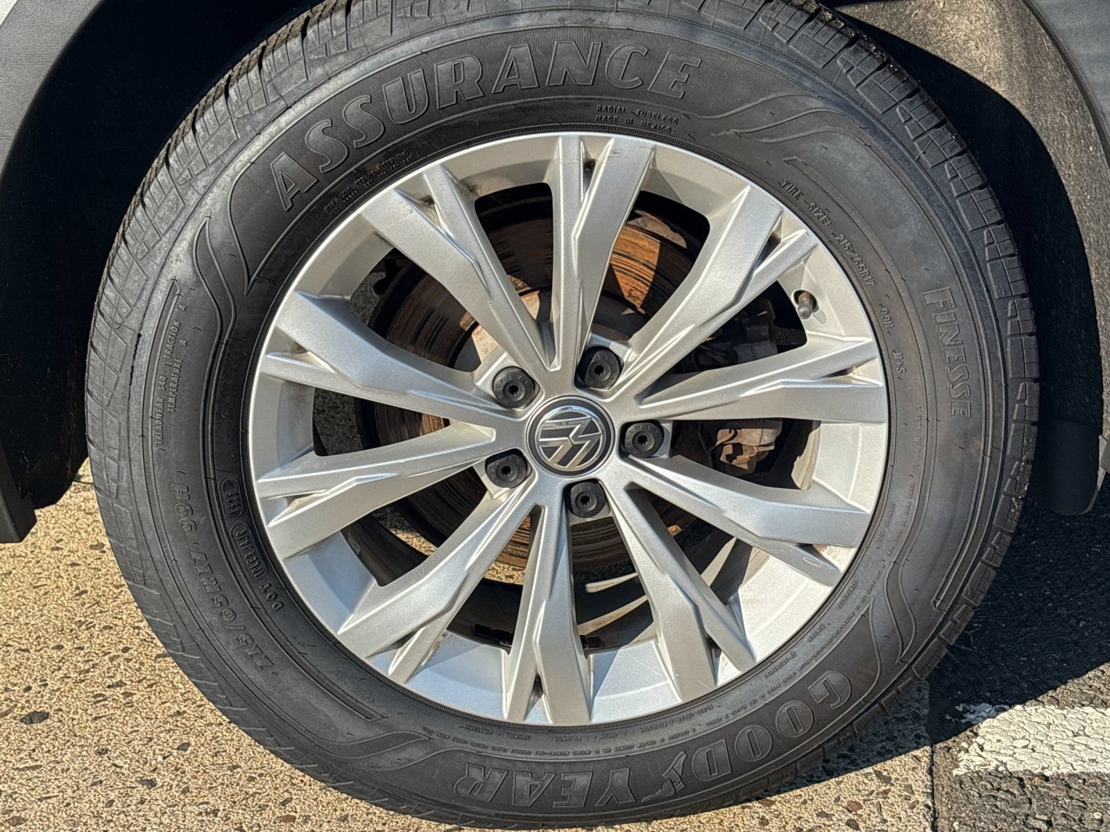 Used 2019 Volkswagen Tiguan SE AWD/4WD image 28