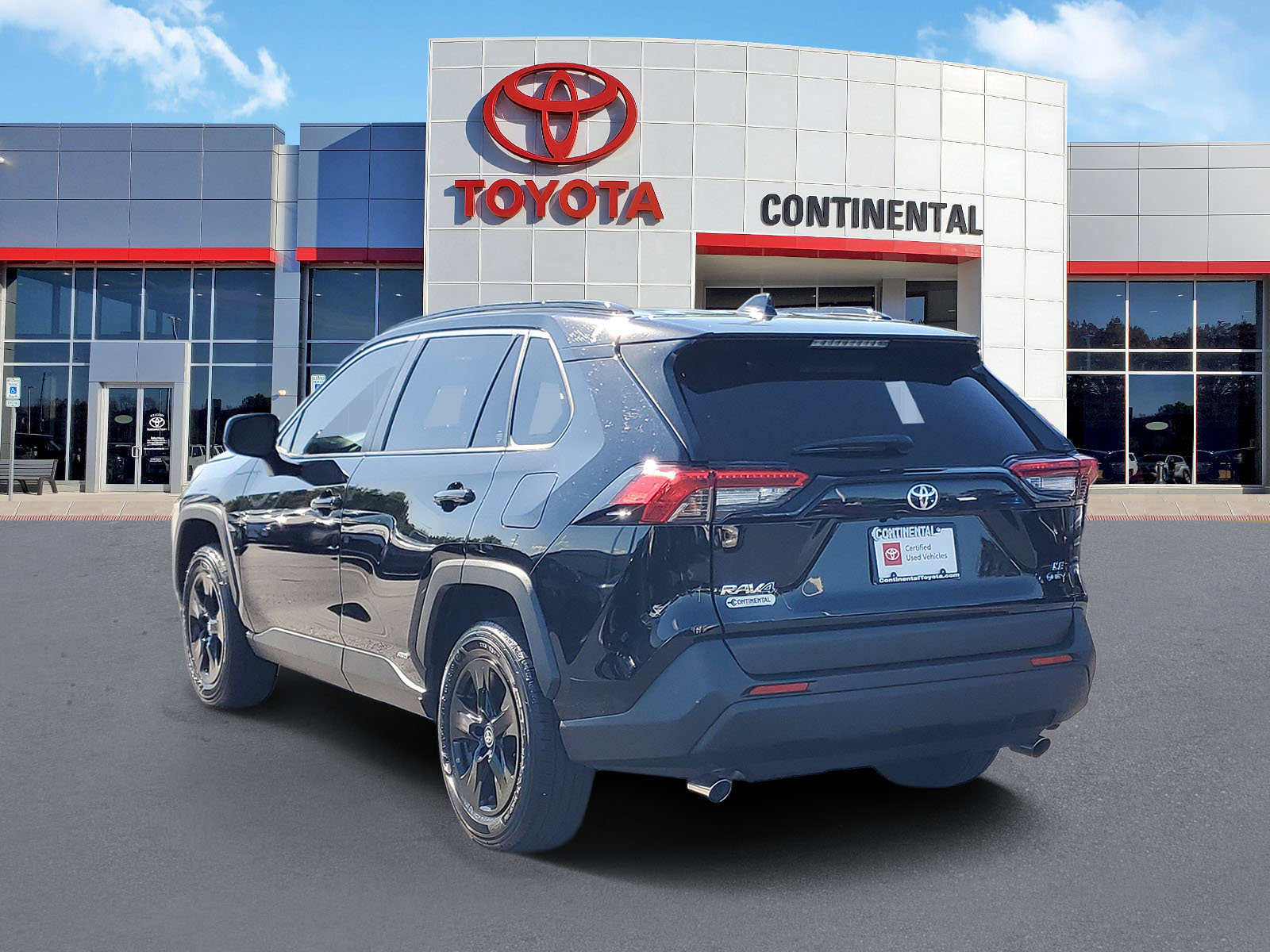Certified 2025 Toyota RAV4 LE AWD/4WD image 4