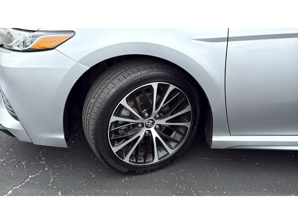 Used 2020 Toyota Camry SE FWD image 11