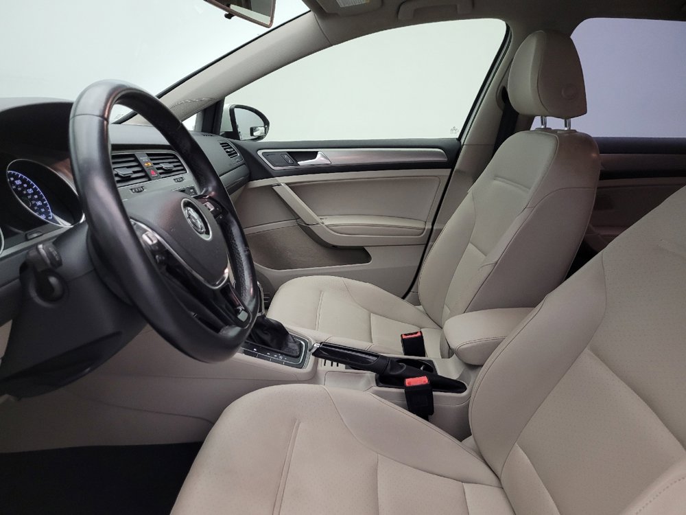 Used 2015 Volkswagen Golf S image 17