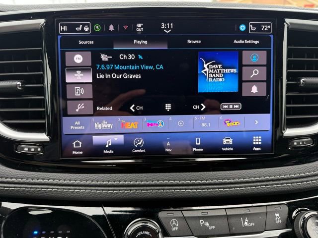 Used 2025 Chrysler Pacifica Limited image 27