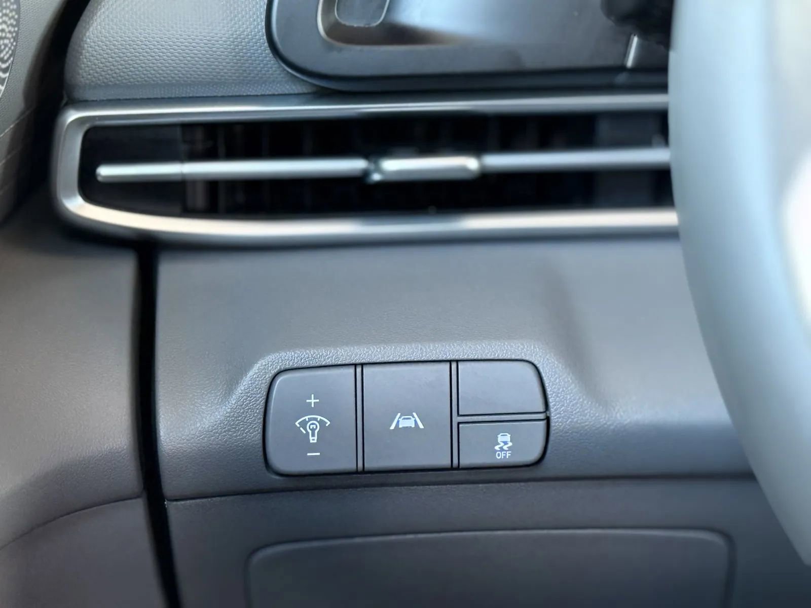 Used 2023 Hyundai Elantra SEL image 26