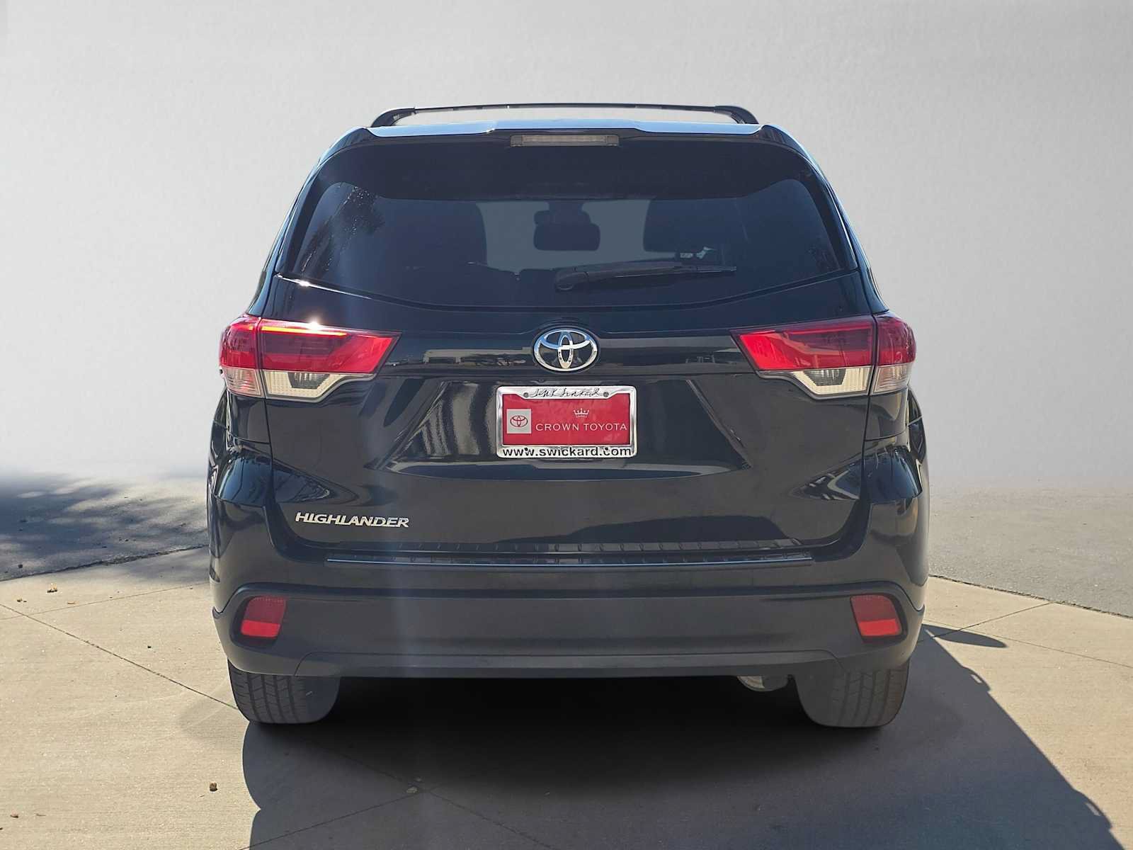 Used 2018 Toyota Highlander LE FWD image 4