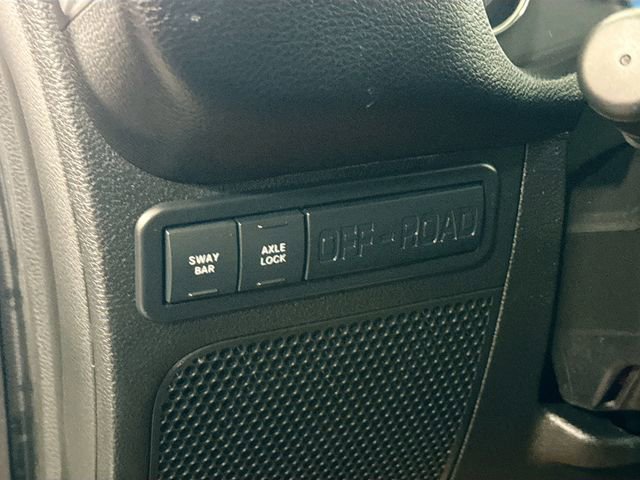 Used 2017 Jeep Wrangler Unlimited Rubicon w/ Connectivity Group image 11