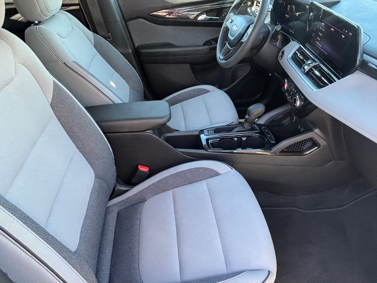 Used 2025 Chevrolet TrailBlazer LT FWD image 30