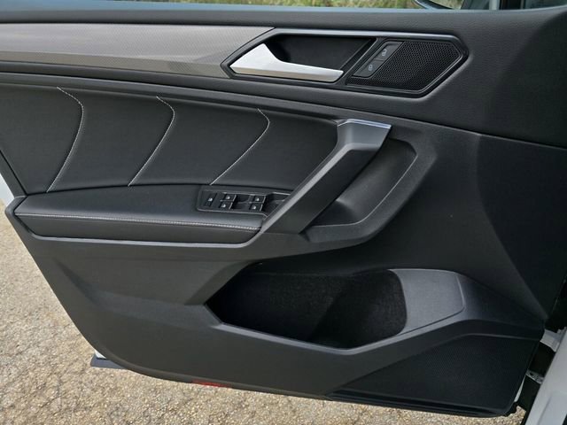 Used 2023 Volkswagen Tiguan SE image 19