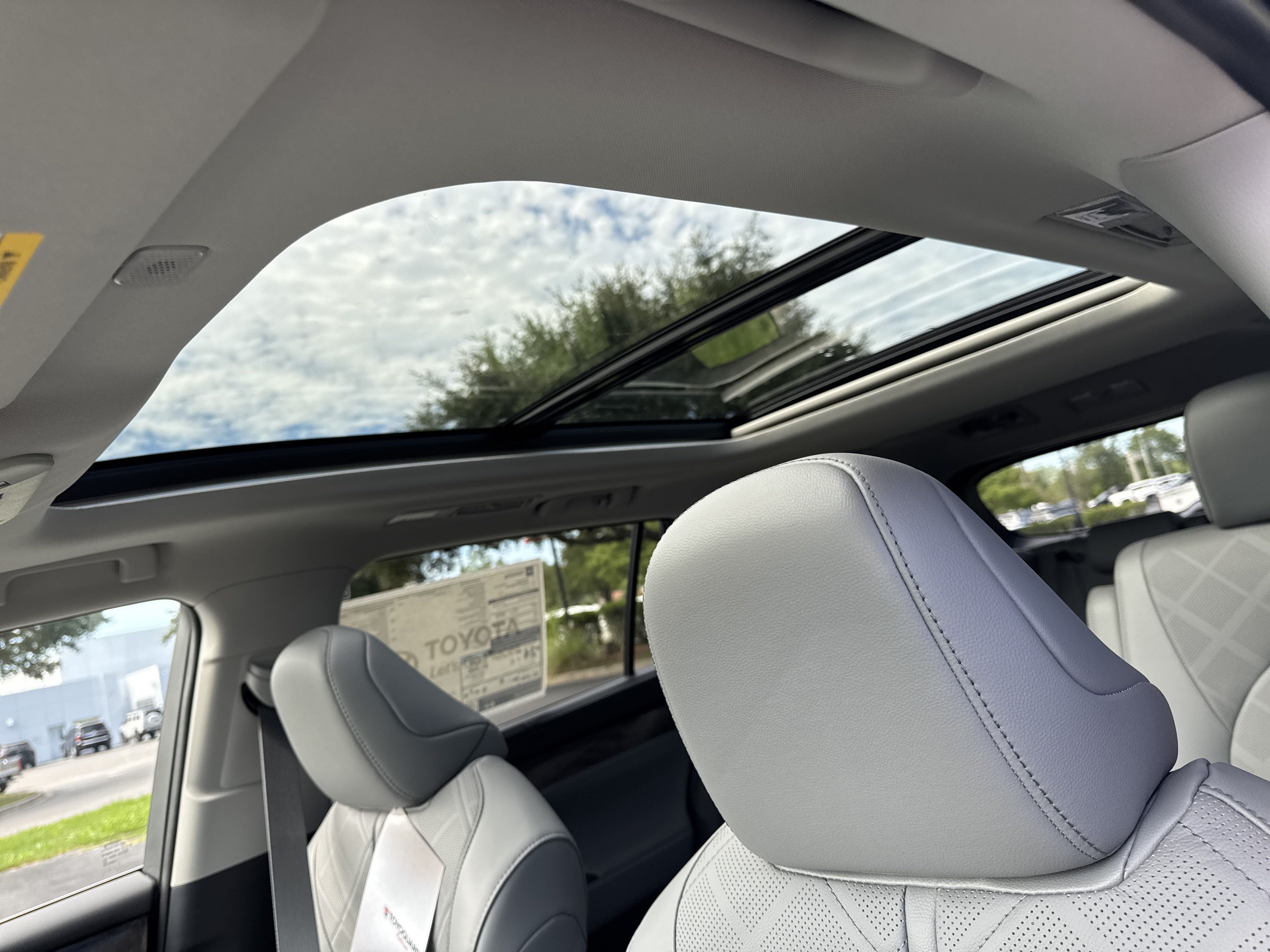 New 2025 Toyota Highlander Platinum AWD/4WD image 16