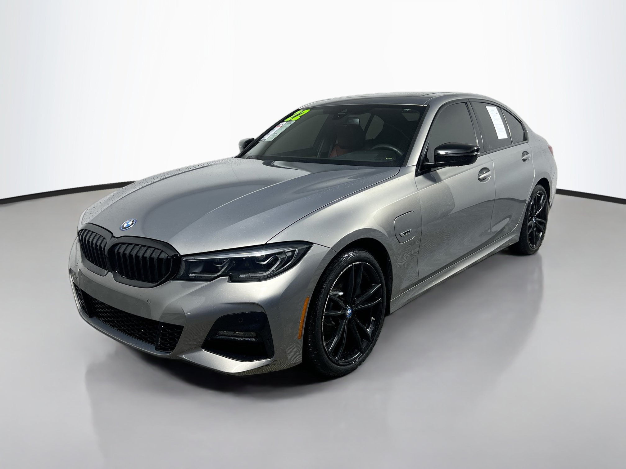 Used 2022 BMW 330e w/ M Sport Package RWD image 10