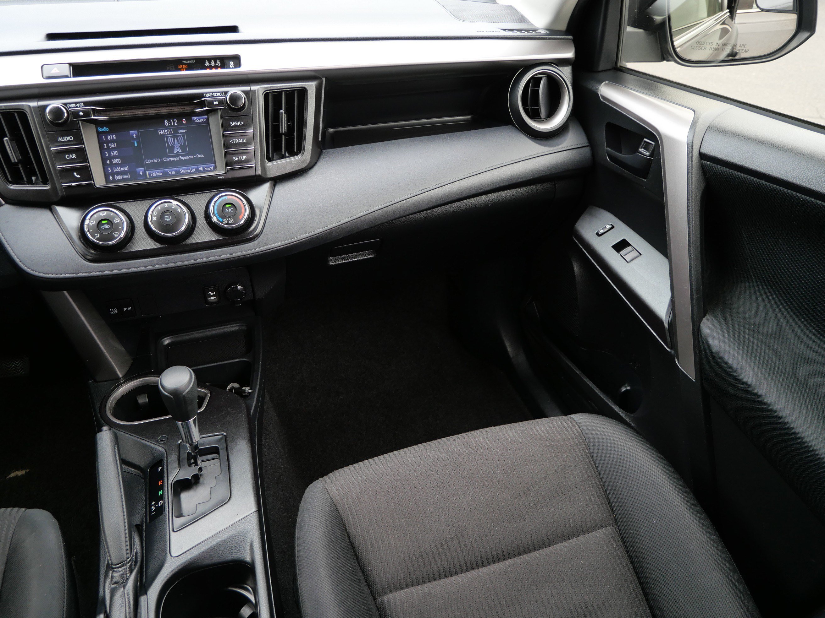 Used 2018 Toyota RAV4 LE w/ Carpet Mat Package AWD/4WD image 11