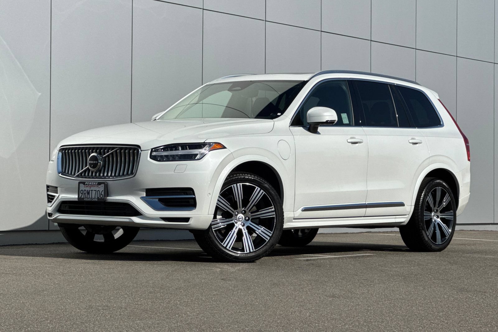 Used 2025 Volvo XC90 T8 Plus AWD/4WD image 1