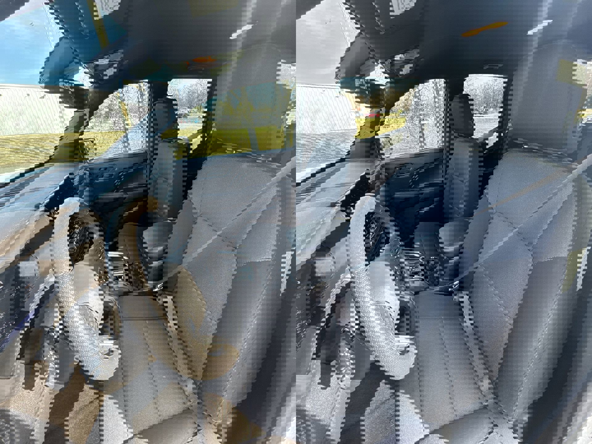 Used 2023 Chevrolet Colorado Trail Boss w/ Technology Package image 11