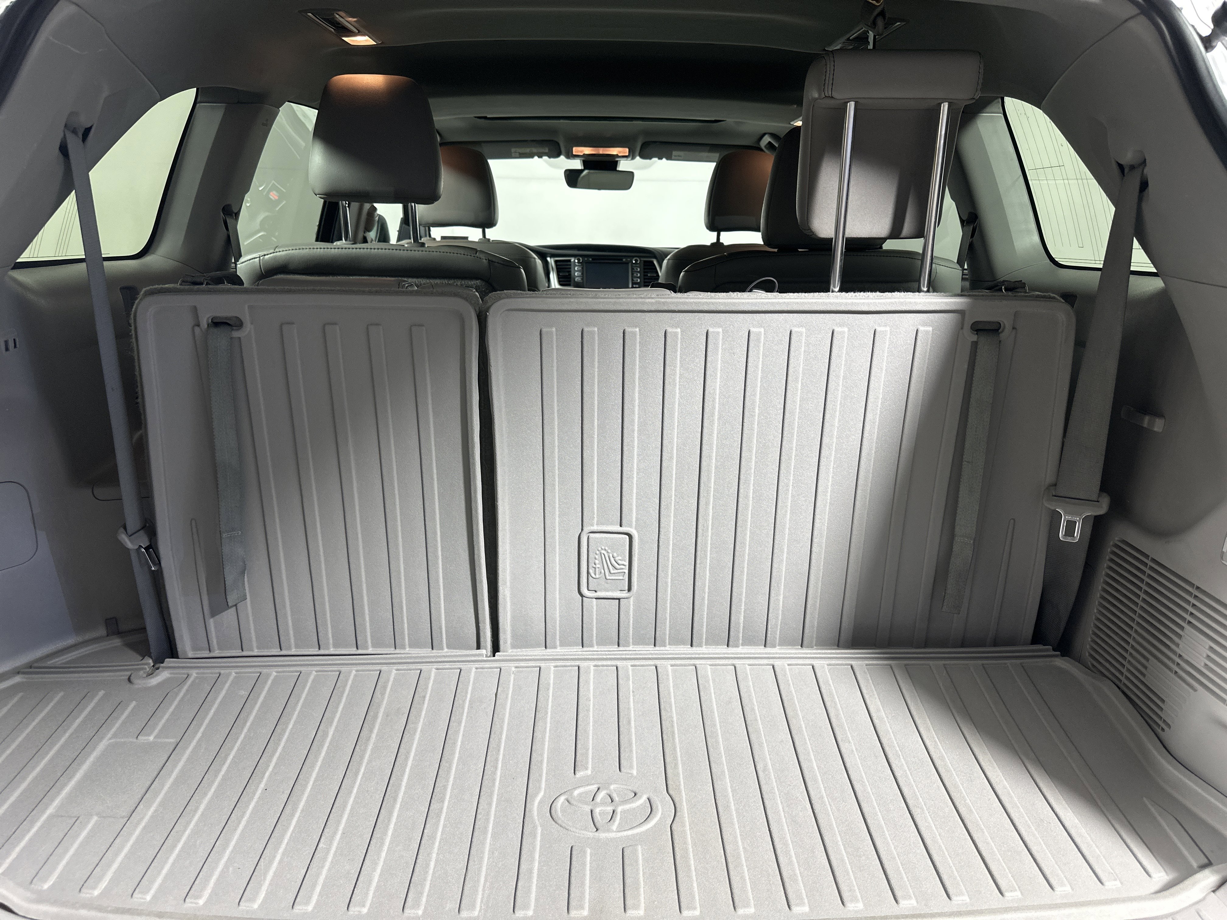 Used 2017 Toyota Highlander AWD V6 image 25