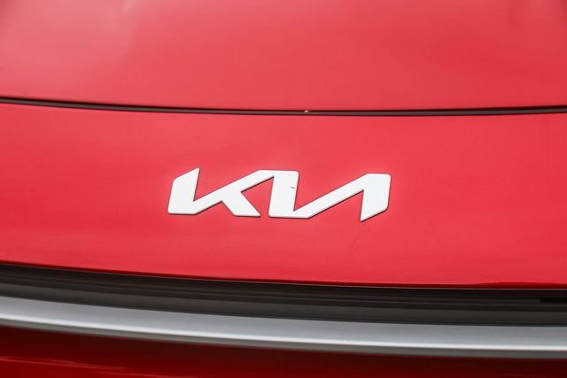 Certified 2025 Kia Niro EX FWD image 7