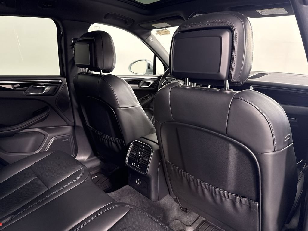Certified 2026 Porsche Macan AWD/4WD image 25