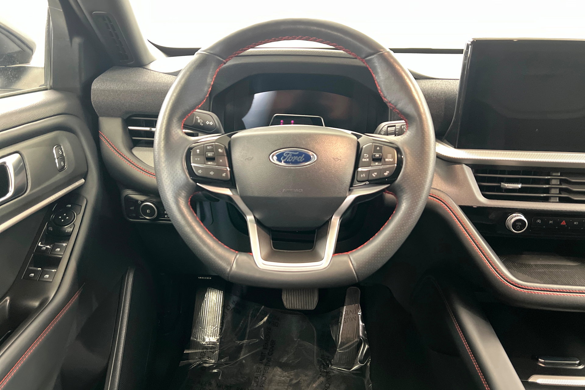 Used 2025 Ford Explorer ST-Line w/ ST-Line Street Pack AWD/4WD image 13