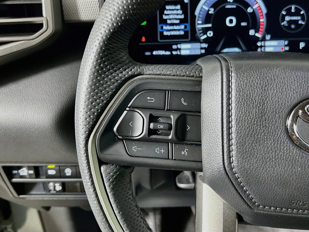 Used 2025 Toyota Tundra Limited AWD/4WD image 16