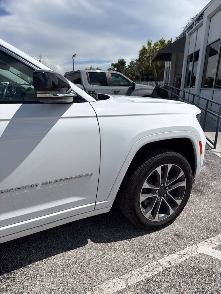 Used 2022 Jeep Grand Cherokee L Overland w/ Advanced Protech Group III AWD/4WD image 17