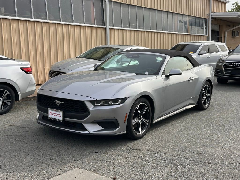Used 2024 Ford Mustang Convertible image 2