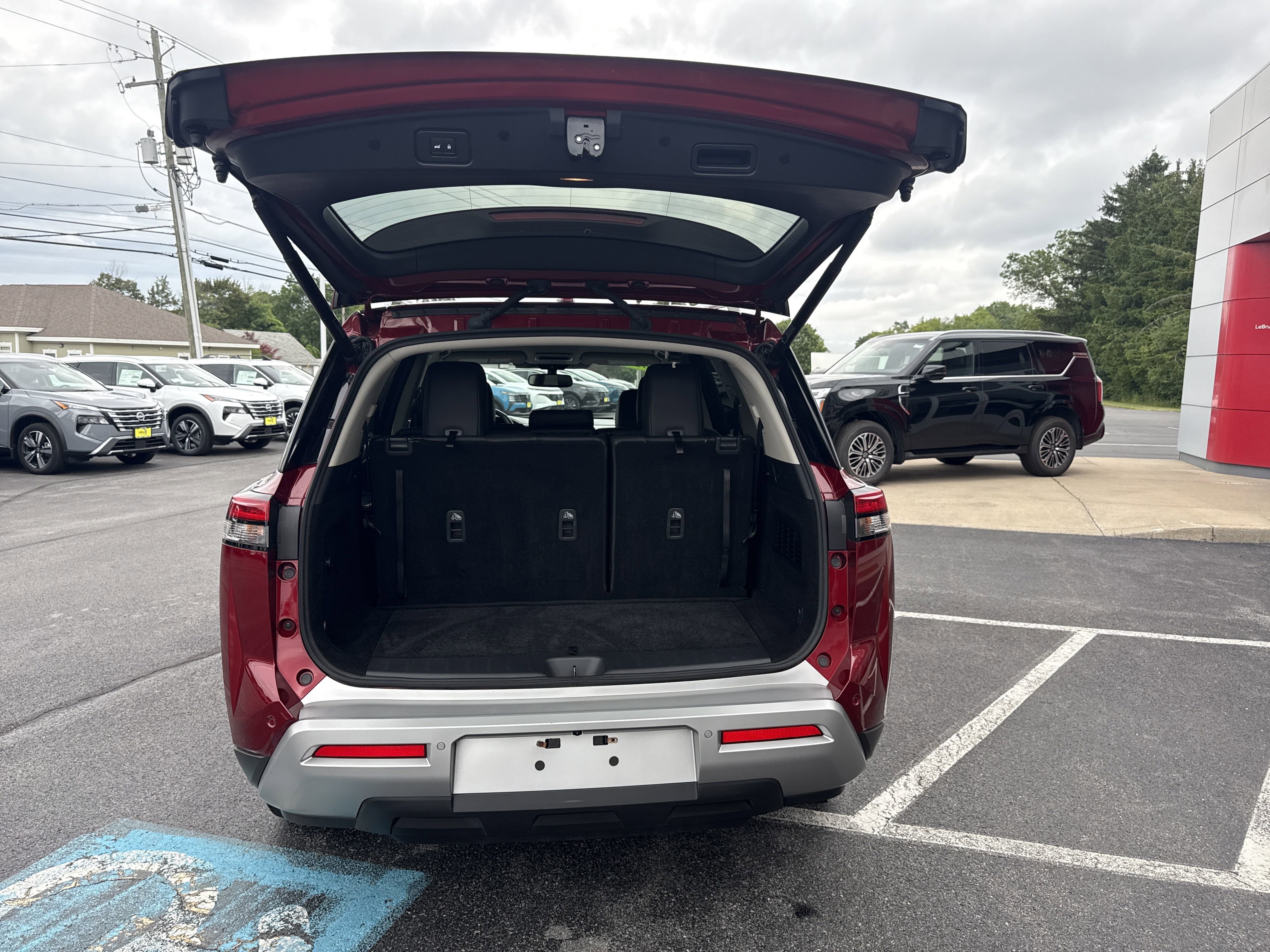 Used 2022 Nissan Pathfinder SL image 5