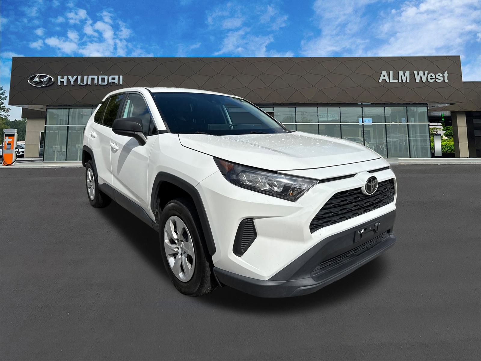 Used 2022 Toyota RAV4 LE image 3